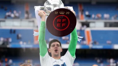 Courtois en modo termo: se acuerda del Barcelona tras ser campeón con el Real Madrid.