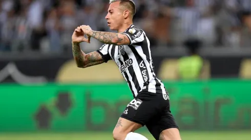 Eduardo Vargas vuelve al gol en el Brasileirao con cabezazo para Atlético Mineiro contra Goiás.