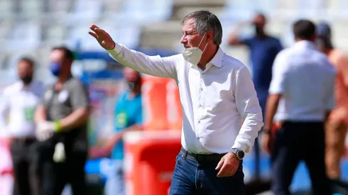 Ariel Holan llegará a Chile el próximo viernes