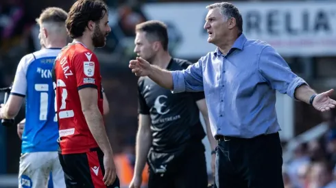 Ben Brereton y su técnico Tony Mowbray en un encuentro de la Championship