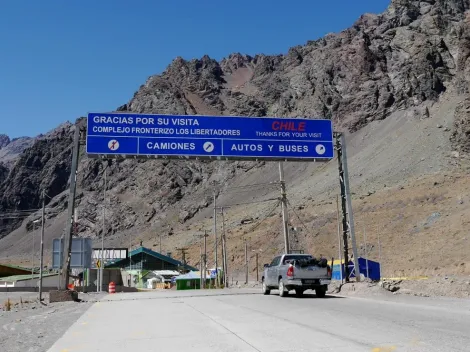 ¿Cuántas personas salieron de Chile por las fronteras terrestres en la primera jornada?