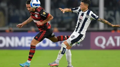 Mauricio Isla fue titular y dio asistencia para Flamengo.