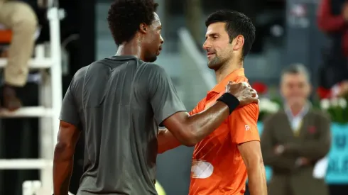 Djokovic saluda a Monfils tras derrotarlo en Madrid
