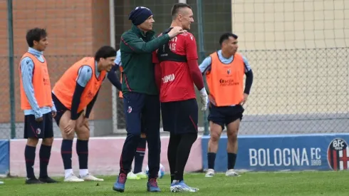 Sinisa Mihajlovic volvió al Bologna tras estar internado por leucemia