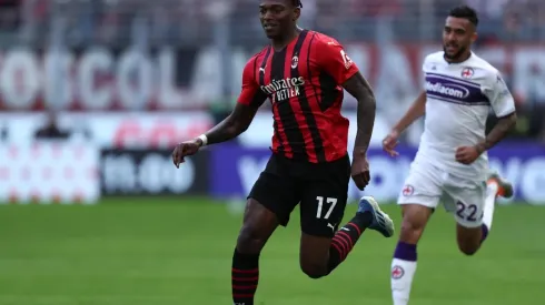 El portugués Rafael Leão anotó el gol de la victoria sobre la Fiorentina