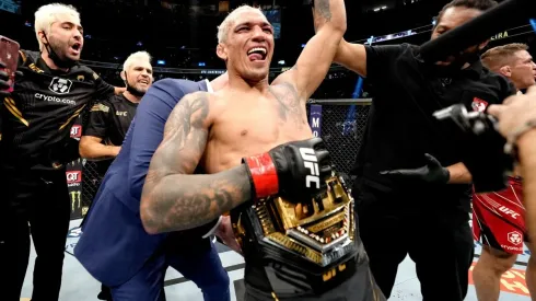Charles Oliveira se transforma en el primer campeón en perder el cinturón por no dar el peso en UFC