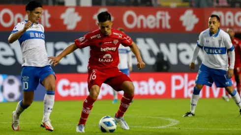 Alexander Aravena le marcó dos goles a la UC