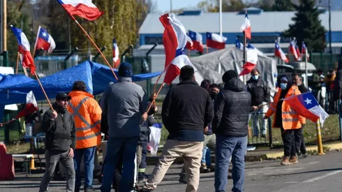 Delegación Presidencial del Biobío ordena desalojar accesos a ENAP