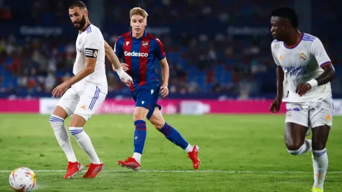 Real Madrid se enfrenta en el Santiago Bernabéu a Levante.