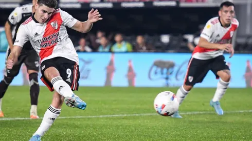 Julián Álvarez anotó el segundo gol de River frente a Platense