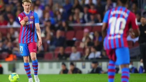 Frenkie De Jong saldría para aliviar las cuentas de Barcelona.