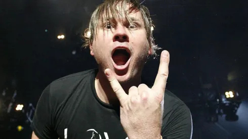 Tom DeLonge en el escenario con Blink-182