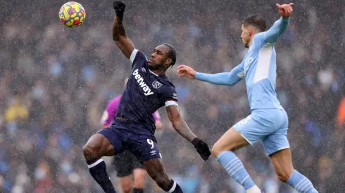 Manchester City necesita ganar al West Ham para acercarse al título.