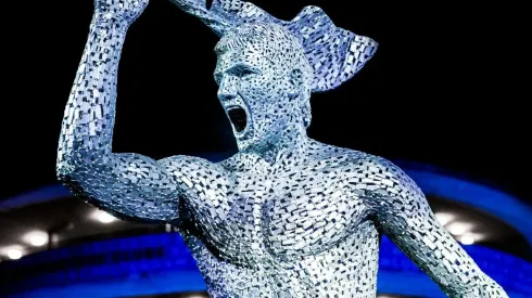 La tripofóbica estatua del Kun Agüero y Manchester City.
