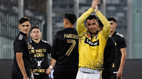 Esteban Paredes recibió varios homenajes en su regreso al Monumental.