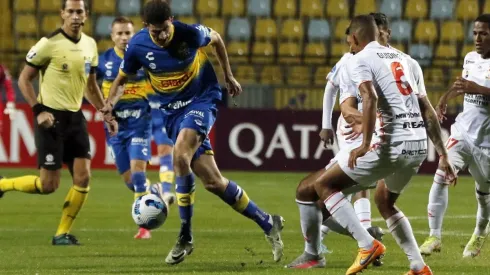 Everton gana en Perú y aún puede soñar en la Copa Sudamericana.