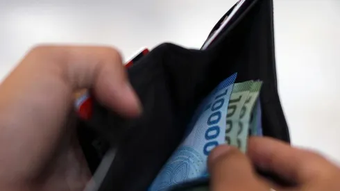 ¿En cuánto aumentará el sueldo mínimo este mes y cuándo llegará a $400 mil?