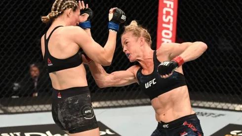 Holly Holm venció en 2020 a Irene Aldana, en su última pelea en la UFC