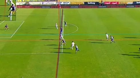 El fuera de juego sancionado vía VAR en contra de Ronnie Fernández invalidó el empate parcial de Universidad de Chile ante Everton