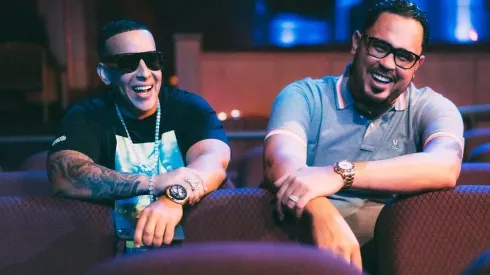 Daddy Yankee junto a su manager Raphy Pina.