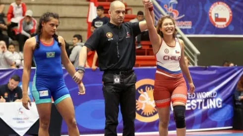 Thania Frost como ganadora de una lucha