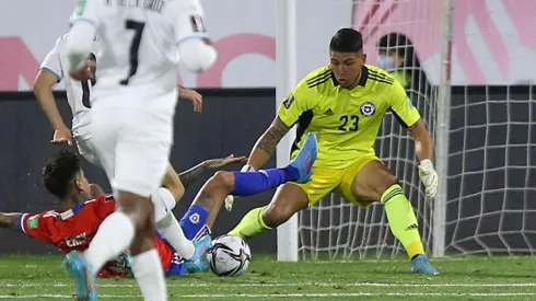 Brayan Cortés y Esteban Pavez, entre otros de Colo Colo, quedan entre la espada y la pared: Cagigao se mantiene firme y pasa la pelota a Berizzo.