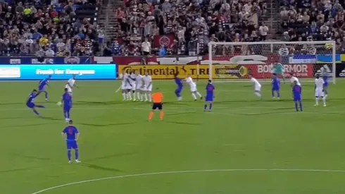 Diego Rubio anotó un golazo de tiro libre en derrota del Colorado Rapids
