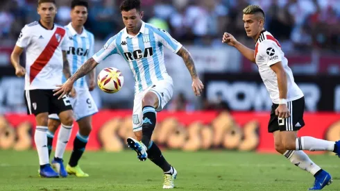 Eugenio Mena fue desafectado de Racing Club y debe aparecer hoy con la selección chilena