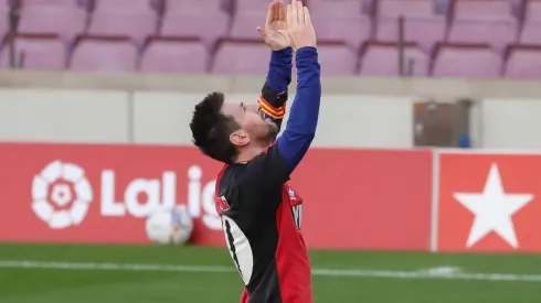 Messi homenajea a Maradona tras marcar por el Barcelona