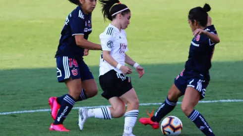Casi todo el fútbol femenino guarda silencio tras el irresponsable hecho que puso en riesgo a Javiera Grez, lesionada de gravedad en el Superclásico.