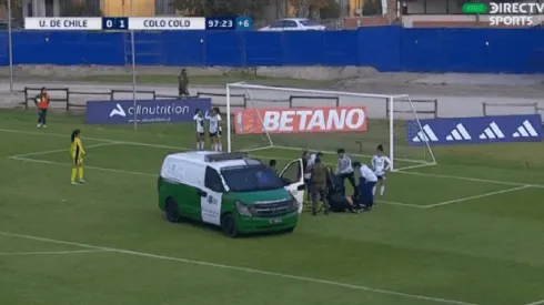 El momento en que entra un furgón de Carabineros a sacar a una jugadora