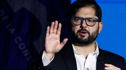 Boric agradece a las FF.AA. por su labor en el Biobío y La Araucanía