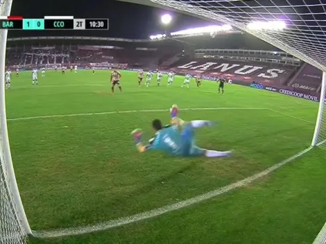 Toselli se luce salvando un penal en el fútbol argentino