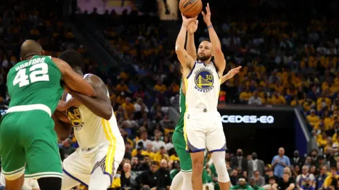 Stephen Curry volvió a brillar con los Warriors en el juego 2