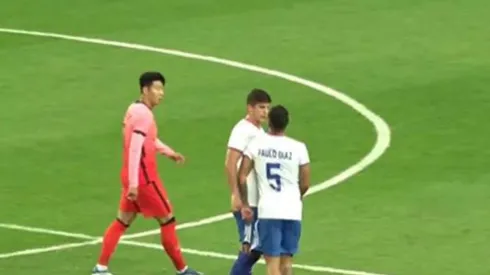Paulo Díaz y Benjamín Kuscevic chocan en duelo ante Corea del Sur