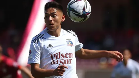 Joan Cruz es seducido por Curicó Unido, pero en Colo Colo se niegan a soltarlo