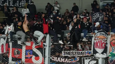 Los hinchas de Colo Colo tuvieron retrasado el inicio del segundo tiempo ante River Plate en Buenos Aires y, otra vez, se multó al Cacique.