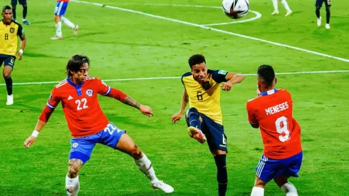 La FIFA tuvo un fallo desfavorable para la Roja y Pollo Véliz se mostró molesto.