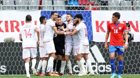 Valencia falló su penal al pegarle fuerte a la derecha del portero Aymen Dahmen
