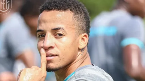 Byron Castillo reapareció en redes sociales con irónica dedicatoria a la selección chilena.