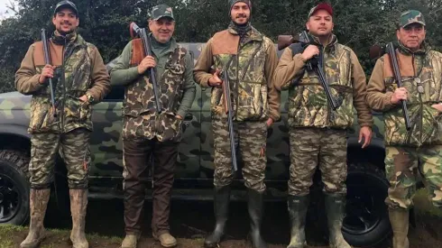 Mauricio Pinilla de caza: Pinigol y la polémica por la tenencia legal de armas entre civiles.