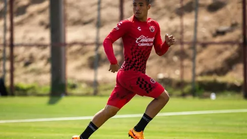 El defensor ya se encuentra con su nuevo equipo en pretemporada.