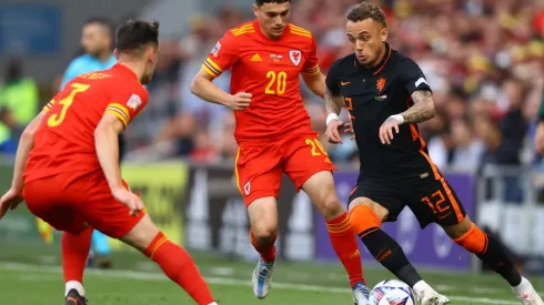 Países Bajos derrotó por 2-1 a Gales en el duelo correspondiente a la fecha uno.