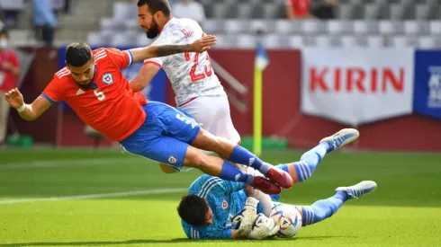 Paulo Díaz será titular y capitán en la Roja