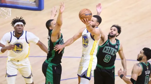 Curry apareció en modo MVP y fue clave para el triunfo de los Warriors en el Juego 5.