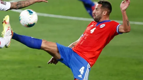 Mauricio Isla negocia con la UC para volver a Chile
