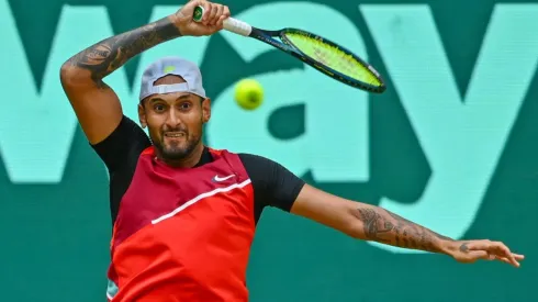 El australiano ejecutó de manera exitosa el popular saque que ha viralizado en el circuito.