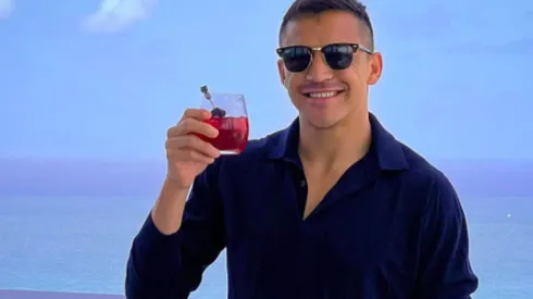 Alexis Sánchez está pasando sus vacaciones en Miami mientras espera ofertas