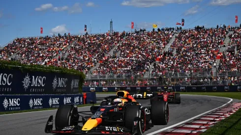 Max Verstappen resistió el asedio final de Carlos Sainz.