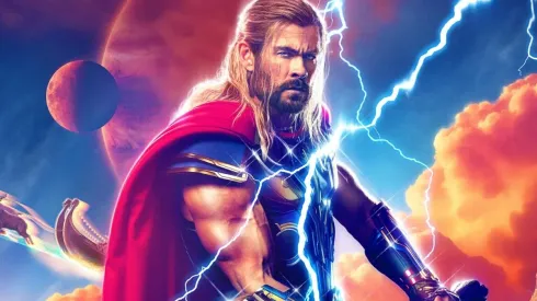 Chris Hemsworth vuelve a convertirse en el Dios del Trueno para Thor: Love & Thunder.